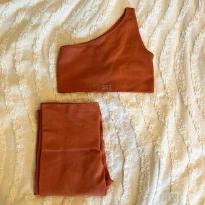 Set active set - one ribbed shoulder sculptflex bra and matching leggings